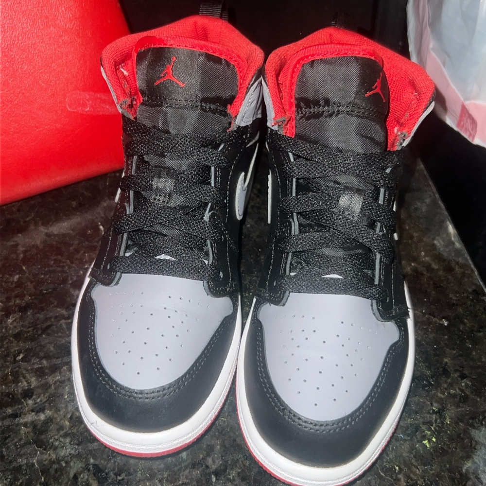 Retro 1- Grey/Red/Black-1.5Y